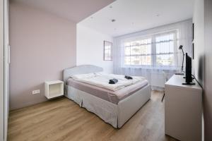 Postel nebo postele na pokoji v ubytování GoldenHugo rooms