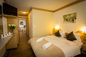 Postel nebo postele na pokoji v ubytování Hotel Bristol + 37 fotografií