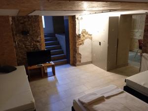 a room with a room with a tv and a couch at Flaty-Bielefeld Handwerker Rustikal in Bielefeld +2 photos