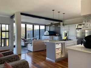 Kuchyň nebo kuchyňský kout v ubytování Riverview Estate. Gonubie. East London