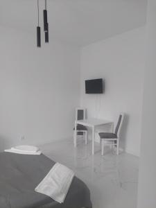 Μια τηλεόραση ή/και κέντρο ψυχαγωγίας στο Apartamenty Nogalin