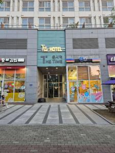 Budova, kde se aparthotel nachází