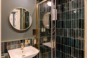 a bathroom with a sink and a mirror at Tyndall's Park - Your Apartment in Bristol