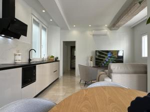 a kitchen and a living room with a table at Navas 202 Elegant Suite in Granada