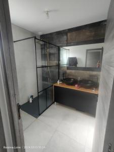 Kuchyň nebo kuchyňský kout v ubytování Chambre dans maison plain-pied moderne