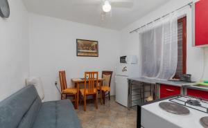 Kuchyň nebo kuchyňský kout v ubytování Apartments Duro