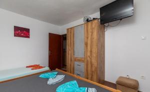 TV a/nebo společenská místnost v ubytování Apartments Duro