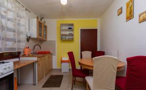 Kuchyň nebo kuchyňský kout v ubytování Apartments Duro