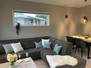 a living room with a couch and a table at LUXUS Cube in Lathum, nähe Arnheim in Lathum
