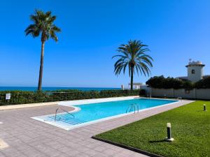 The swimming pool at or close to Marenia, dúplex en primera línea de playa