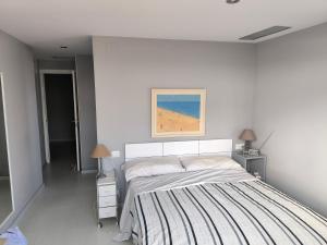 A bed or beds in a room at Marenia, dúplex en primera línea de playa