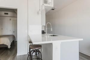 Ảnh trong thư viện ảnh của Blueground Long Beach pool gym near shops LAX-1262 ở Los Angeles