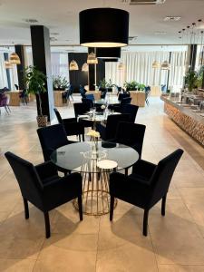Posezení v ubytování Natural Hotel-Ostróda-basen, spa na III kondygnacji-pokoje wellness z saunami