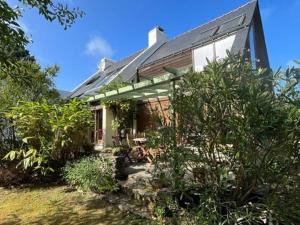 Zahrada ubytování Maison Indépendante proche plages avec jardin et WiFi, Locmaria - FR-1-418-233