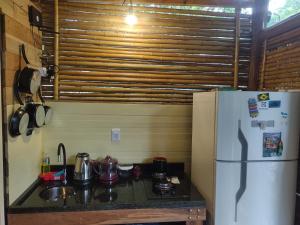 a kitchen with a stove and a refrigerator at Casa na Vila de Abraão in Abraão