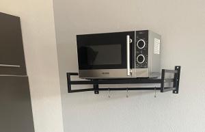 TV a/nebo společenská místnost v ubytování Apartment Krautinsel mit Seeblick