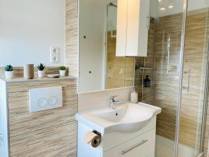 Koupelna v ubytování Apartment Krautinsel mit Seeblick