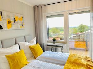 Postel nebo postele na pokoji v ubytování Apartment Krautinsel mit Seeblick