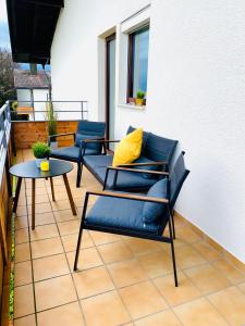 Posezení v ubytování Apartment Krautinsel mit Seeblick