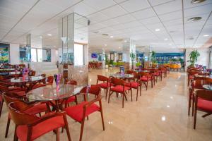 Restauracja lub miejsce do jedzenia w obiekcie Hotel Servigroup La Zenia 4 Sup
