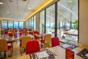 Restauracja lub miejsce do jedzenia w obiekcie Hotel Servigroup La Zenia 4 Sup