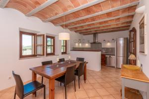 Kuchyň nebo kuchyňský kout v ubytování Villa La Corbaia by Sealand Villas