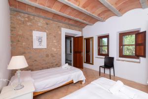 Postel nebo postele na pokoji v ubytování Villa La Corbaia by Sealand Villas + 32 fotografií