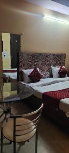 Postel nebo postele na pokoji v ubytování SSS Group Hotel, Dwarka, New Delhi