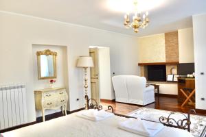A bed or beds in a room at Agriturismo Colle Mura