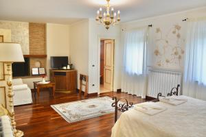 A bed or beds in a room at Agriturismo Colle Mura