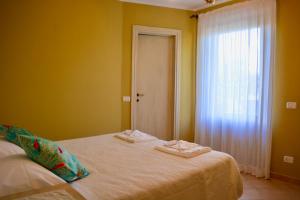 A bed or beds in a room at Agriturismo Colle Mura