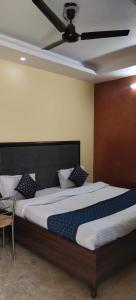 Postel nebo postele na pokoji v ubytování SSS Group Hotel, Dwarka, New Delhi