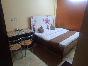 Postel nebo postele na pokoji v ubytování SSS Group Hotel, Dwarka, New Delhi