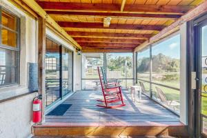 Balkón nebo terasa v ubytování Lakefront Living