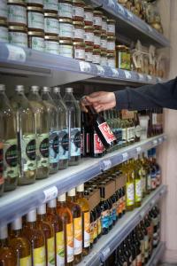 Supermarket nebo jiné obchody v  kempu nebo okolí + 18 fotografií