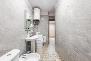 Ένα μπάνιο στο Sisi's Apartments-Tirana City Center +25 φωτογραφίες