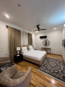 Ένα ή περισσότερα κρεβάτια σε δωμάτιο στο ISLE OF HIGHLAND TOURS Guest House