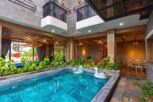 Bazén v ubytování Villa GR Gần Trung Tâm Đà Nẵng nebo v jeho okolí