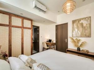 Postel nebo postele na pokoji v ubytování Villa GR Gần Trung Tâm Đà Nẵng