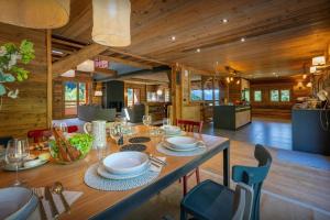 Εστιατόριο ή άλλο μέρος για φαγητό στο Chalet Saint Joseph - OVO Network
