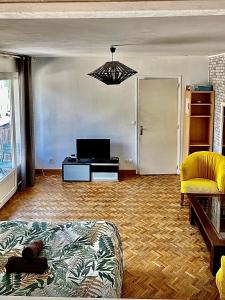 Gallery image of APPARTEMENT ENTIER A 2 MINUTES DU CENTRE VILLE in Melun +53 photos
