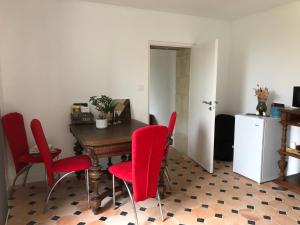 Posedenie v ubytovaní LA FERME DE RUSSÉ + 16 fotografií