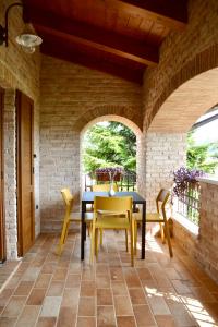 A balcony or terrace at Agriturismo Colle Mura
