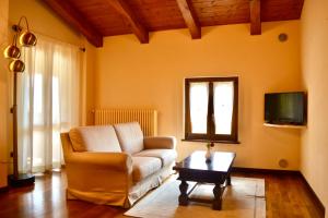 A television and/or entertainment centre at Agriturismo Colle Mura
