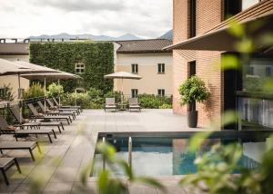 Bazén v ubytování Hotel Belvedere Locarno nebo v jeho okolí