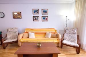 a living room with a couch and two chairs at Cuencaloft San Vera in Cuenca