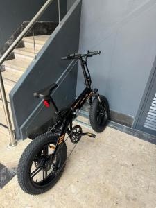 Cykling ved Lovely studio fully equipped near subway N6 eller i nærheden