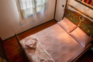 A bed or beds in a room at Archontiko Merylins Pinakates Pelion