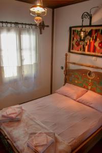 A bed or beds in a room at Archontiko Merylins Pinakates Pelion