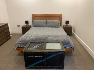 Postel nebo postele na pokoji v ubytování Modern apartment 4 mins from Gatwick